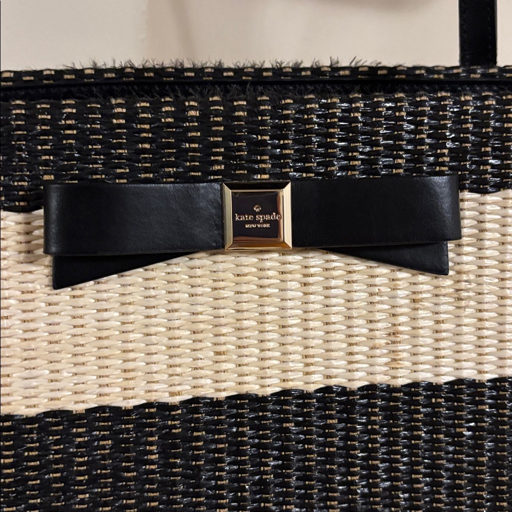 Kate Spade Wicklow court bag white and black - hard to find - Picture 2 of 10
